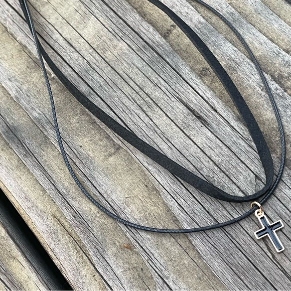 LAST ONE - Cross Layered CHOKER NECKLACE with Gift Bag - Picture 1 of 7